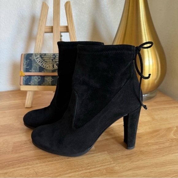 Stuart Weitzman Catch Tie-Back Suede Ankle
Boot Size 6.5 - Picture 13 of 14